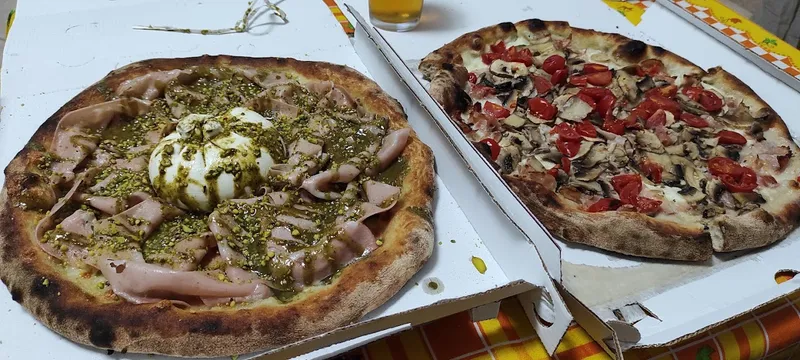 C'è pizza per te, di Samuele Giallombardo