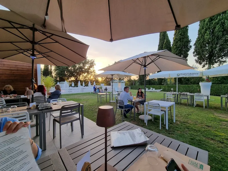 Pinsamo Fucecchio-Ristorante, Pinseria e Birreria con piscina attrezzata