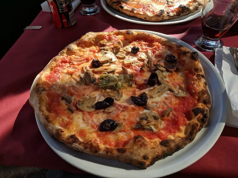 Pizzeria Luna Caprese