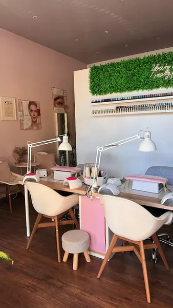 HER beauty studio