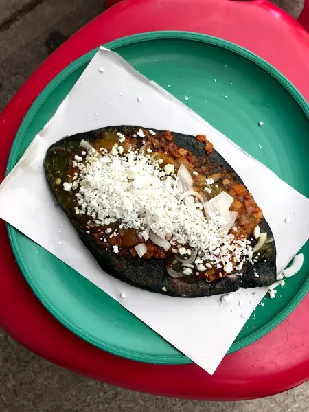 TLACOYOS Y QUESADILLAS