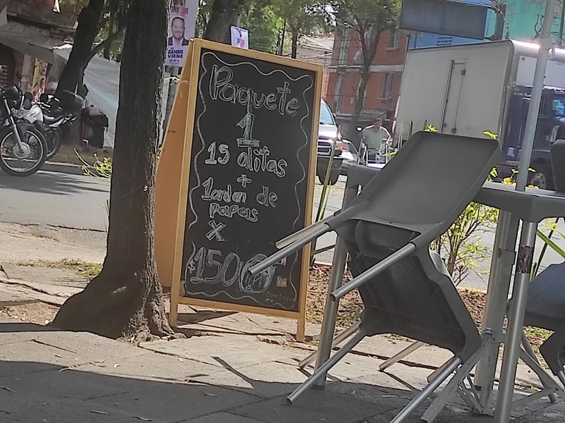 Las Alitas De Mi Barrio