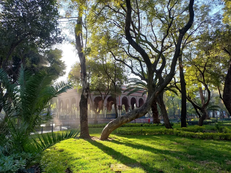 Alameda de Santa María La Ribera y Kiosco Morisco