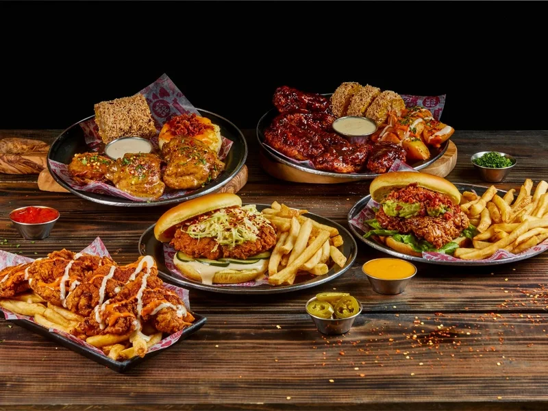 Las Alitas Patio Revolución