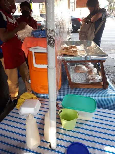 Desayunos chilaquiles tamales sandwiches tortas