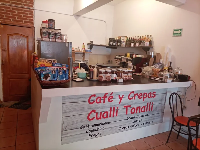 Cafetería y crepas Cualli Tonalli dice. Doctores