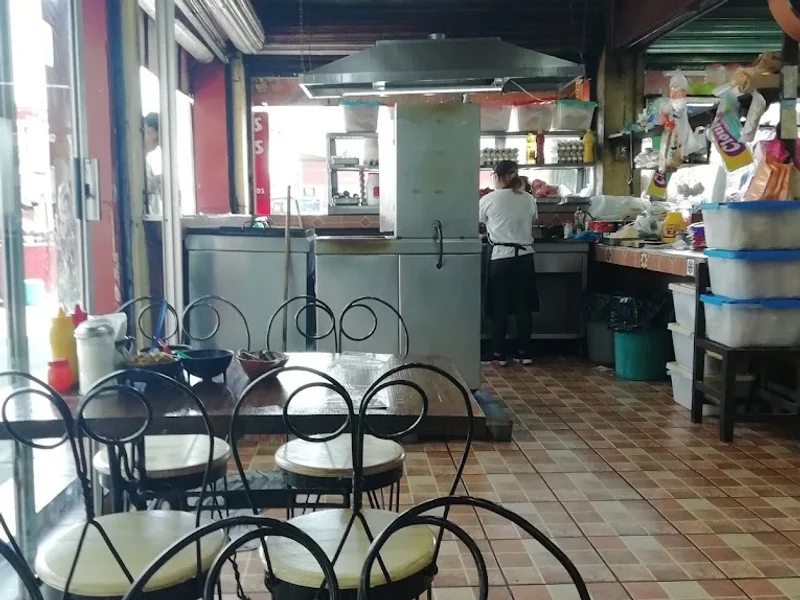 Torton Tortas, Tacos y Hamburguesas