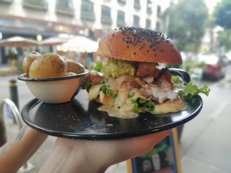 Indómita Burger Punks