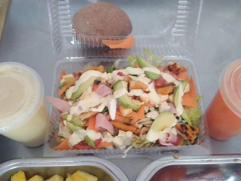 La Isla: Desayunos, Ensaladas, Sandwiches, Jugos, Licuados y más