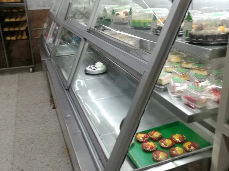 PANIFICADORA Y PASTELERÍA LOS PINOS