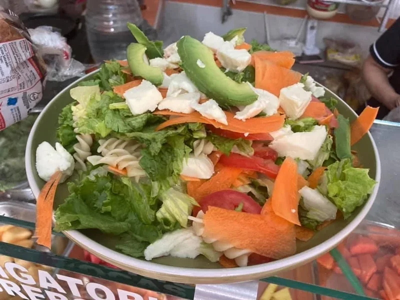 La Isla: Desayunos, Ensaladas, Sandwiches, Jugos, Licuados y más