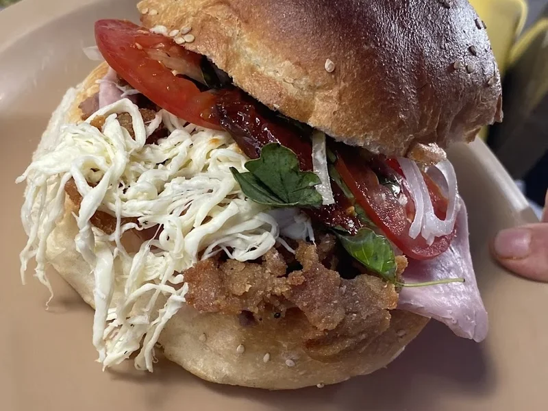 Cemitas poblanas y flautas '' la marina ''