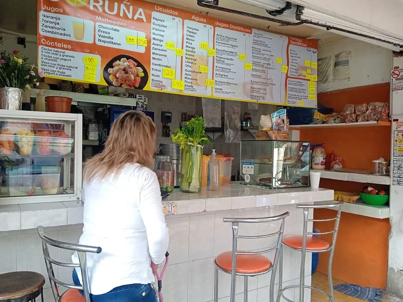 JUGOS Y LICUADOS