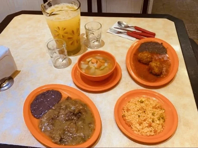 El sauce y la palma Antojitos mexicanos