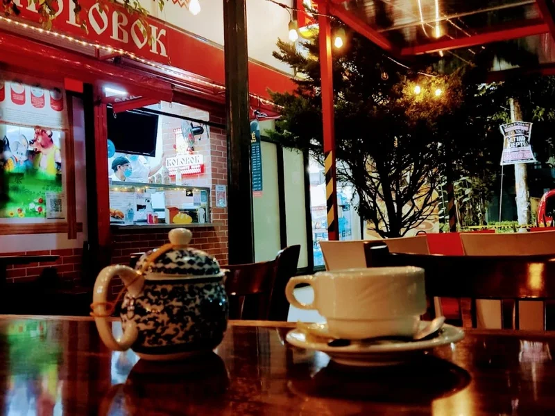 Kolobok Nápoles Restaurante Ruso