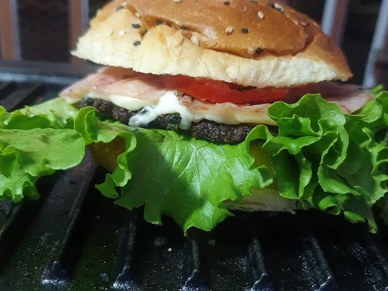 Crepas Pekos y Burger Pekos