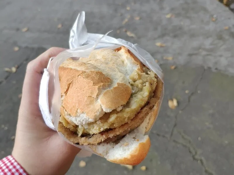 LAS TECOLOTAS (Chilaquiles)