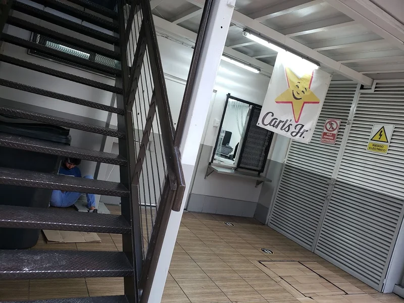 Carl's Jr. (Delivery y Pick Up)