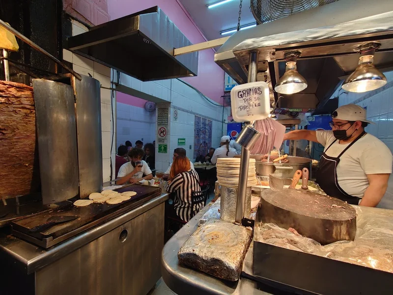 Los Chilangos Tacos Tortas