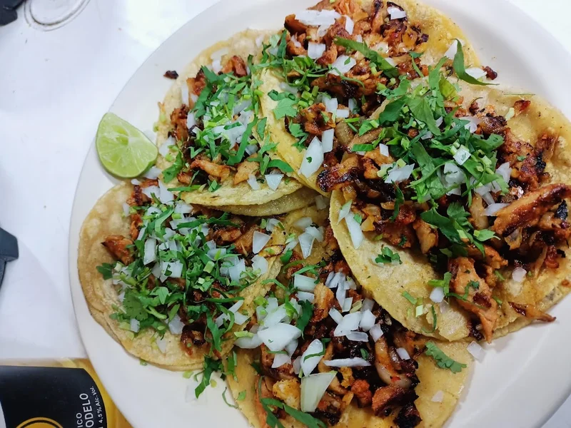 EL STAFF DE LOS TACOS