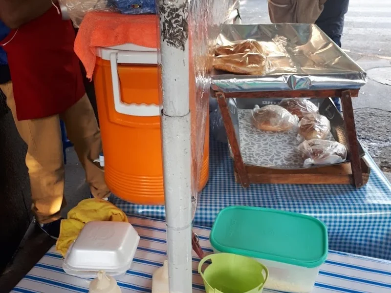 Desayunos chilaquiles tamales sandwiches tortas