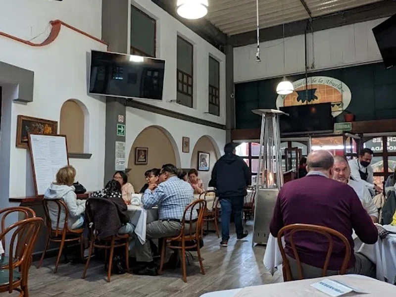 Las Cazuelas De La Abuela