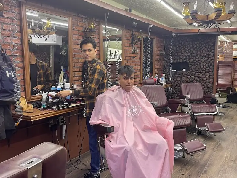 Dunkel Barbería y Salón