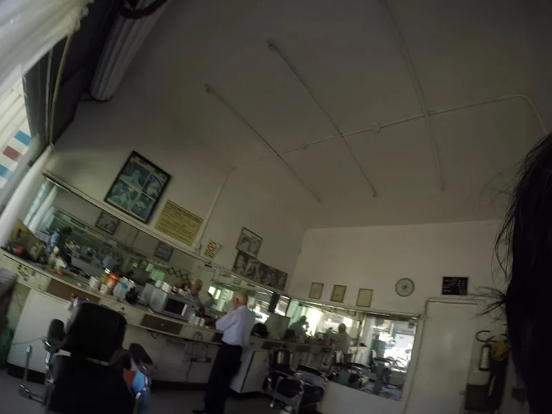 "Peluquería Y Barbería FRANCIS"