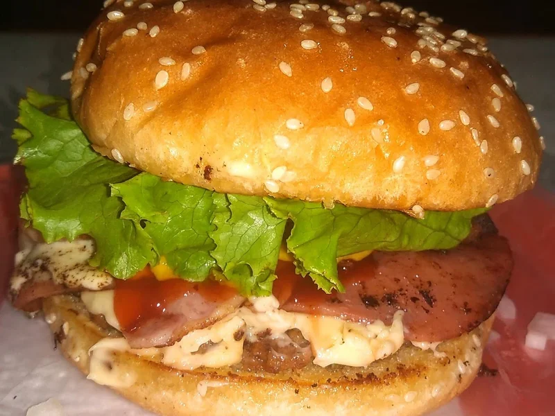 Hamburguesas, Papas, Platanos, Postres, Tostadas Y Pozole La Flor