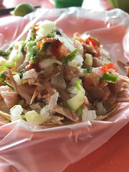 Micheladas y Carnitas "Mau"