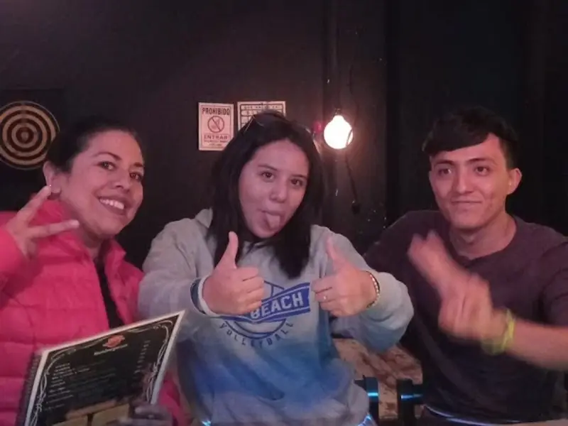 Klov Alitas Y Hamburguesas