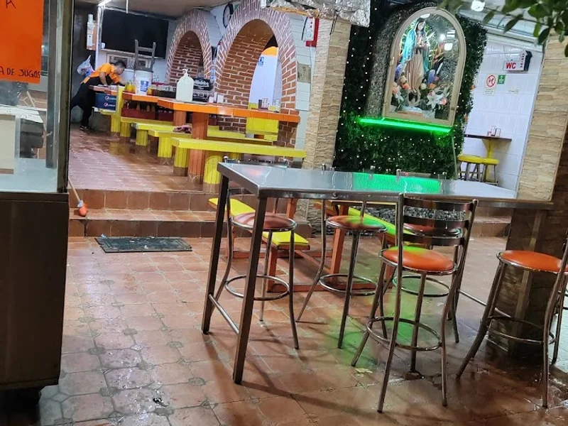 TAQUERIA Y PARRILLA LAREDO