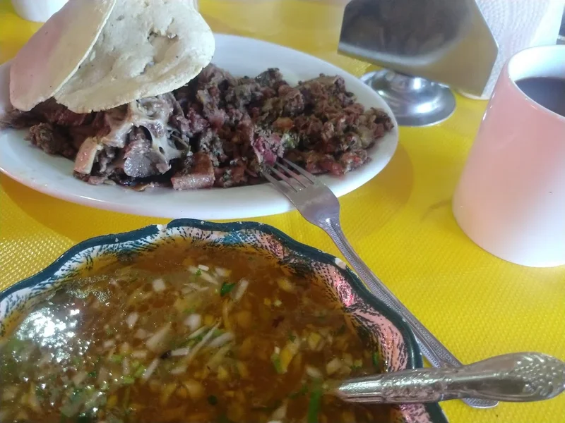 Barbacoa "muchos caldos"