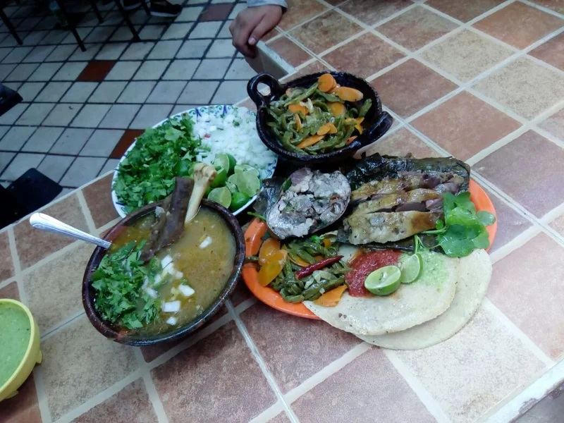 Barbacoa Y Consomé De Horno Sus Amigos "Alicia Y Faustino"