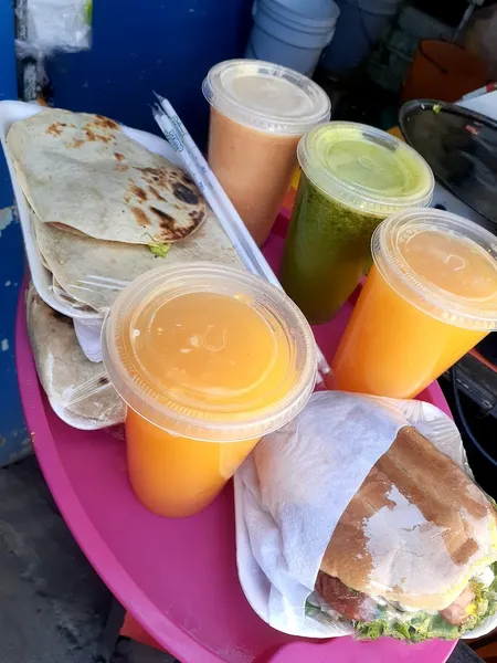 DESAYUNOS (jugos y licuados)