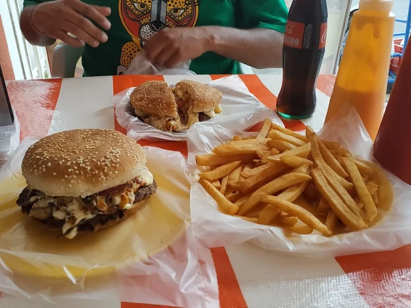 HAMBURGUESAS A LA PLANCHA "EL GÜERO"
