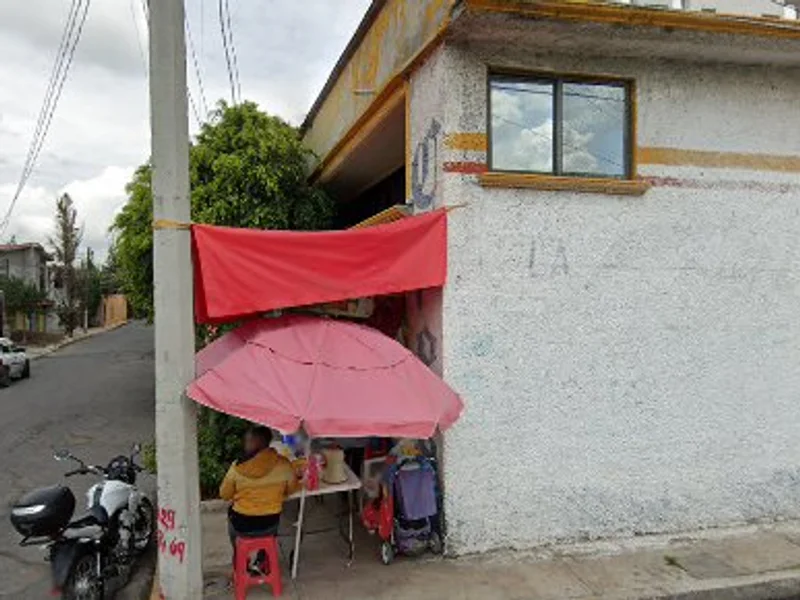 Tienda Abarrotes "Esmeralda". Salchichoneria Y Cremería.
