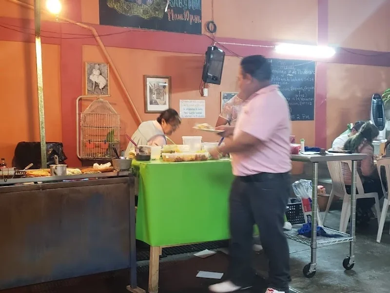 "Quesadillas La Reyna"