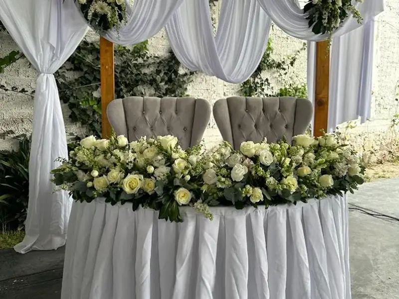 Floreria Mildreth somos una pequeña empresa dedicada a el arte y diseño floral,