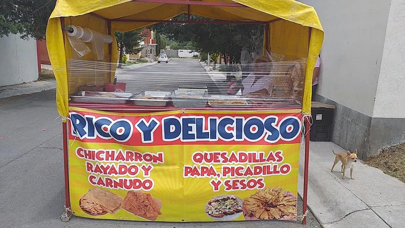 Chicharrón y Quesadillas