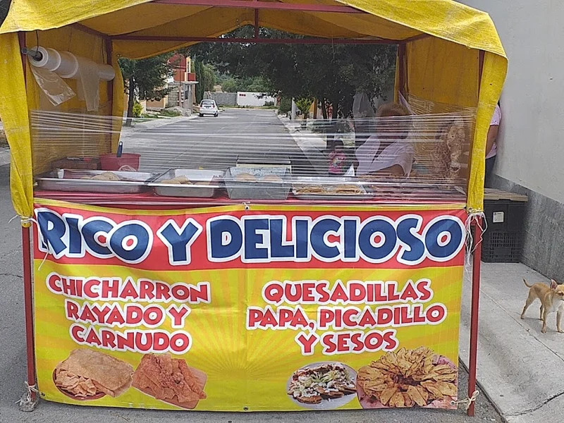 Chicharrón y Quesadillas