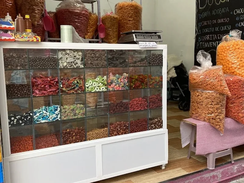 DULCES Y BOTANAS A GRANEL