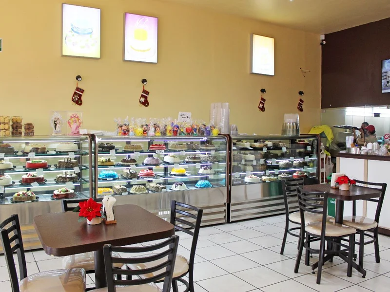 Pastelería y Cafetería Nadir