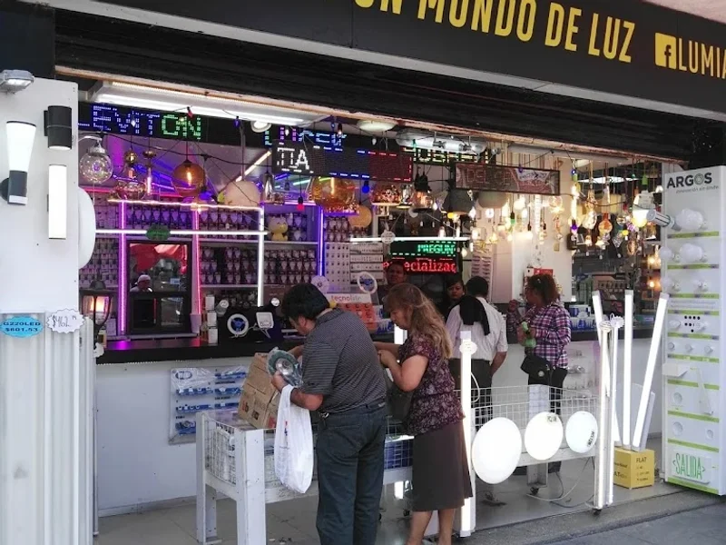 Iluminacion Especializada Del Centro