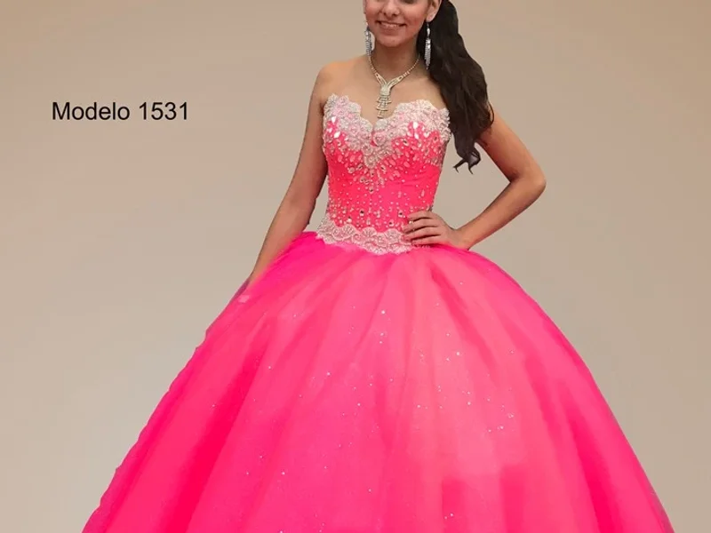 Sandy Vestidos XV años