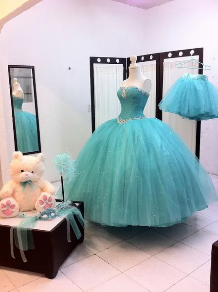 Vestidos de 15 años Stelaris / Vestidos de novia / vestidos de presentación