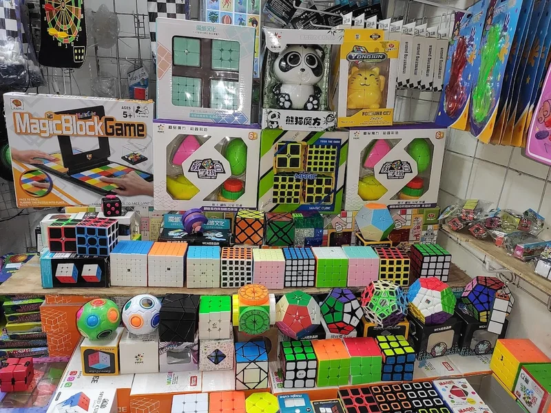 Cubos y Funkos León