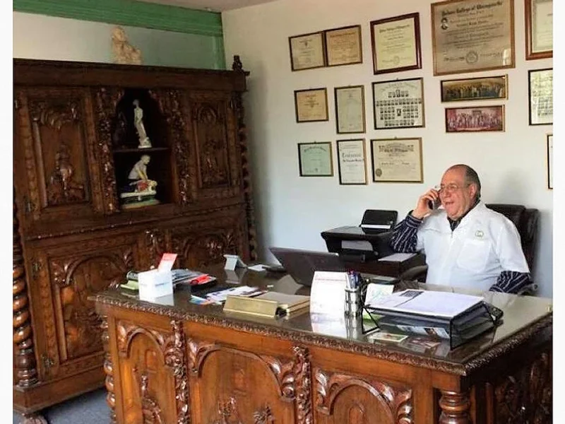 CLÍNICA QUIROPRÁCTICA DR. BOCHM