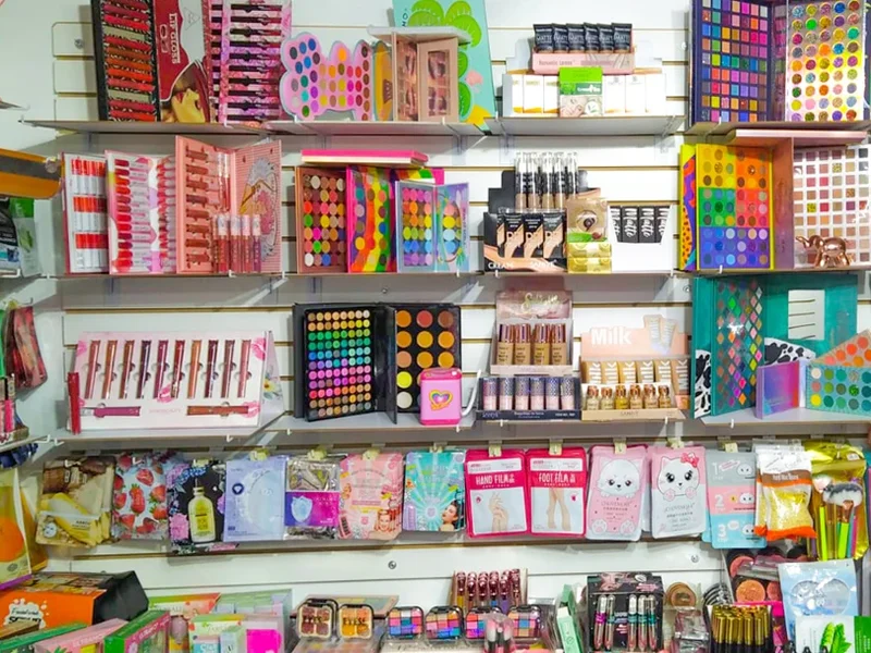 TIENDA de MAQUILLAJE Buchi COSMÉTICOS