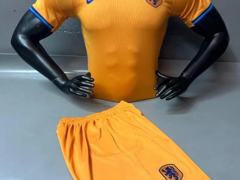 Uniformes de futbol Hernia